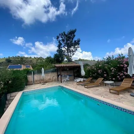 Διαμέρισμα Avec Vue Sur Chateau Et Piscine Privee *