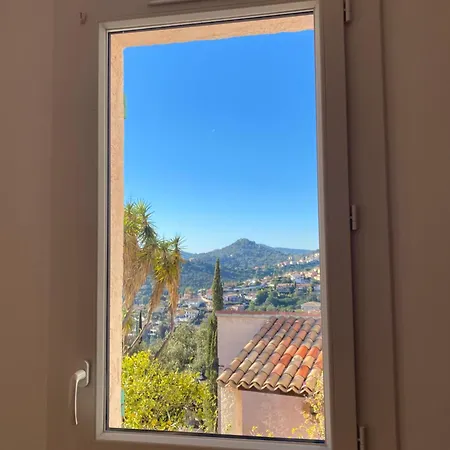 Avec Vue Sur Chateau Et Piscine Privee * Ιέρ